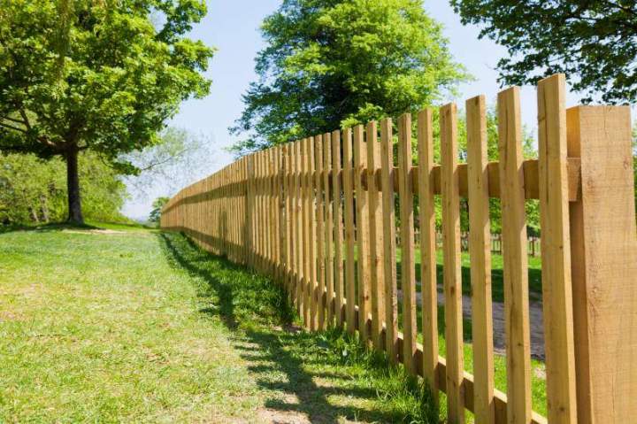 Quelles sont les étapes de la pose de clôture en bois ? Ploemeur